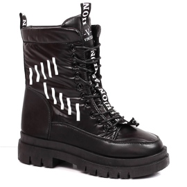 Women's lace-up snow boots with a black Vinceza platform