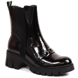 Boots lacquered on a block and a platform with a chain, black warm Potocki