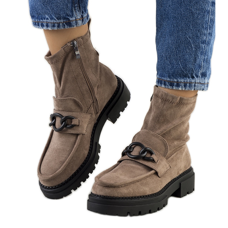 Brown boots beige Brown boots beige