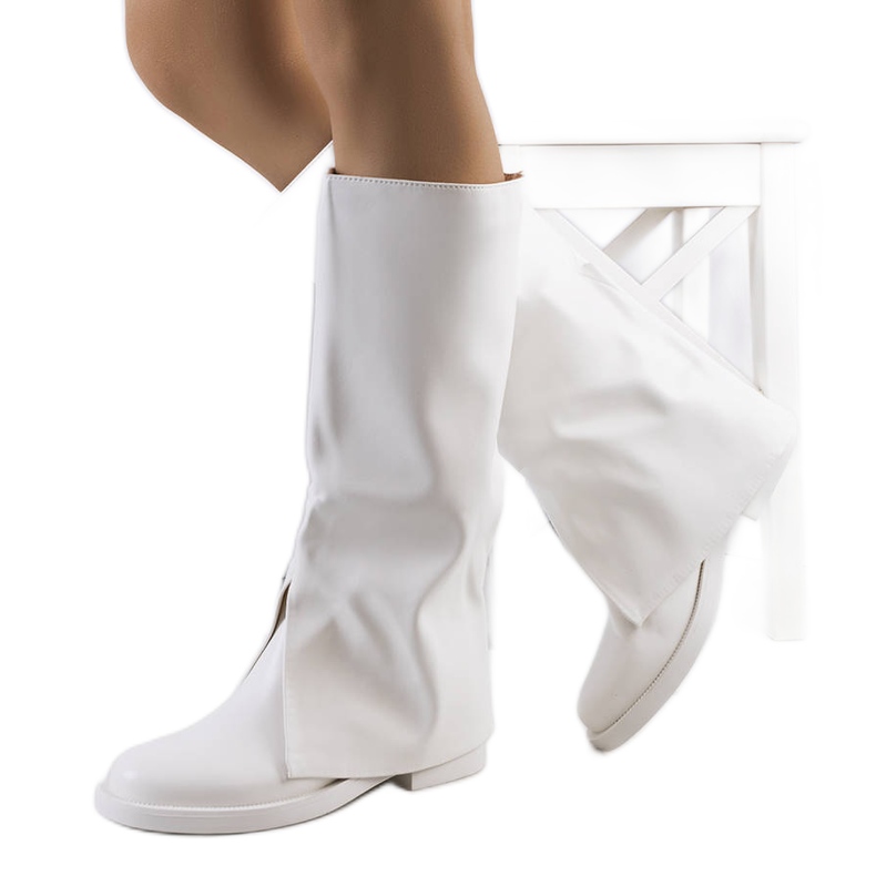 PA1 Moerna white boots