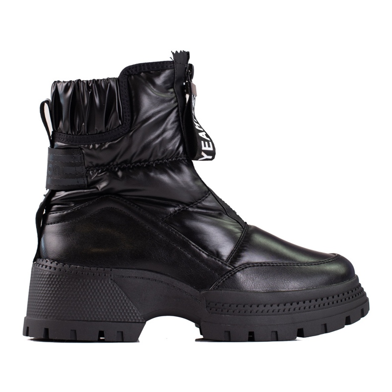 Women's black snow boots on the Shelovet platform