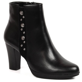Women's boots on the post with the decoration of black insulated Jezzi