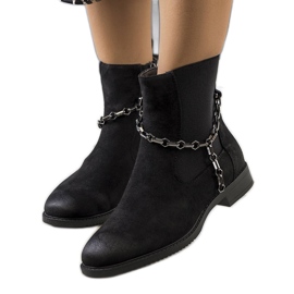 Black boots with Lesme chain