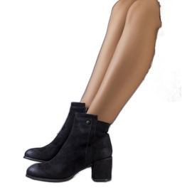 Black insulated boots from Fassa Black insulated boots from Fassa