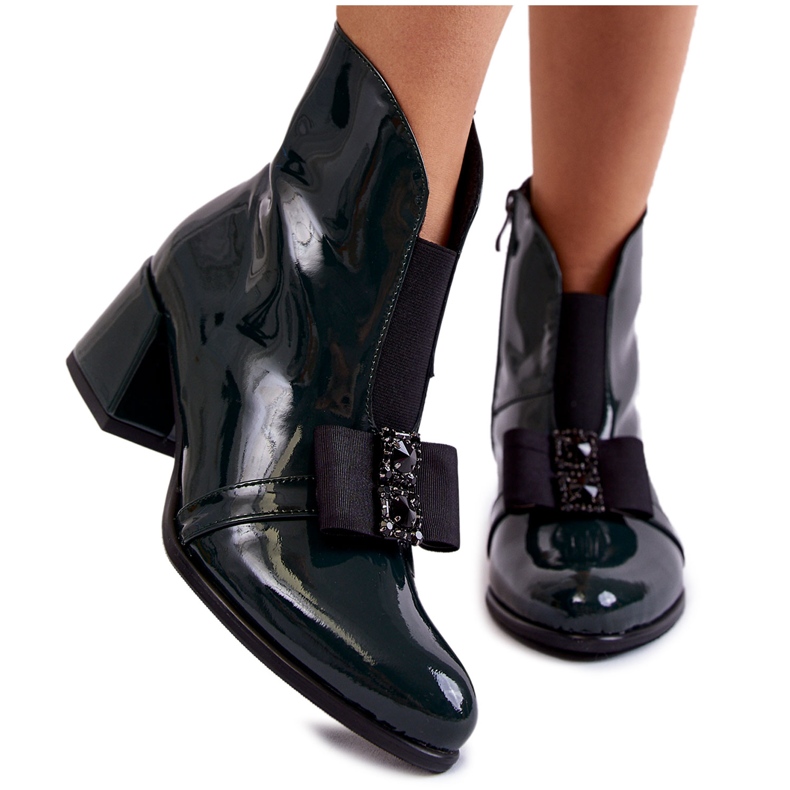 PA2 Lacquered Boots On High Heels With A Decorative Green Hallie Bow