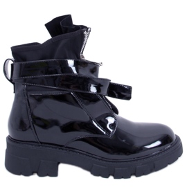 BM Fray Black flat lacquered boots