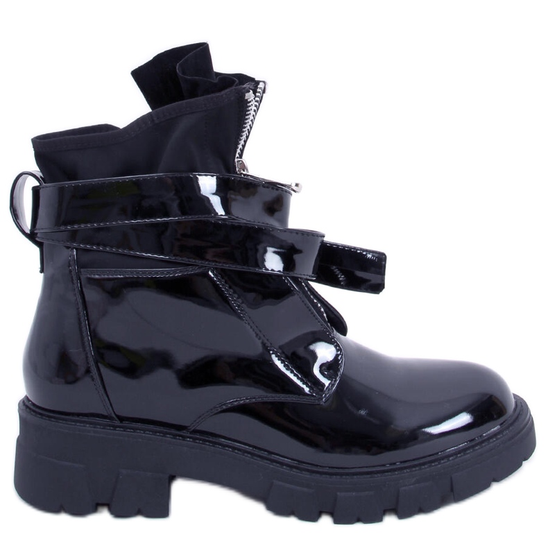 BM Fray Black flat lacquered boots