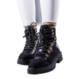 Black insulated boots from Leneo