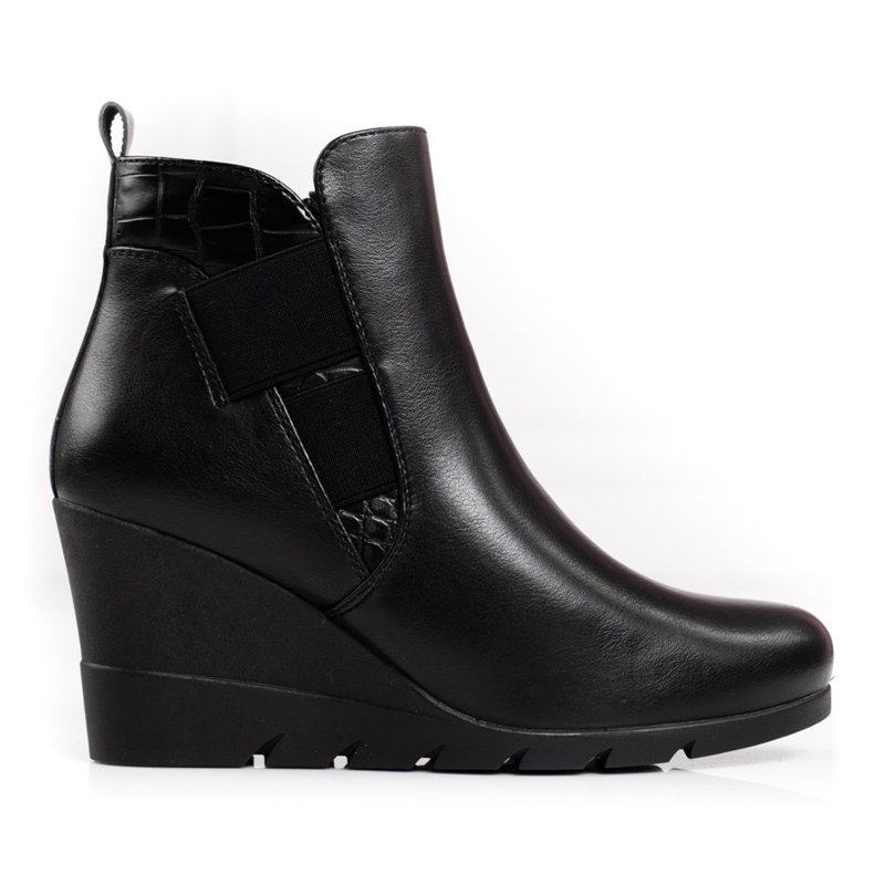 Women's boots on a wedge shelovet black