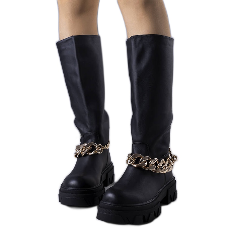 Black insulated boots from Cumia Black insulated boots from Cumia