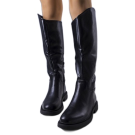 Black insulated boots from Prinio Black insulated boots from Prinio