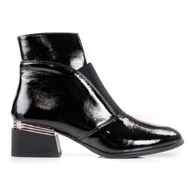 Women's slip-on boots with a Shelovet cut black Women's slip-on boots with a Shelovet cut black