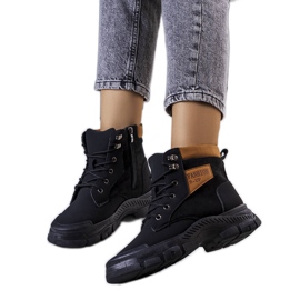 Black insulated boots from Fordla