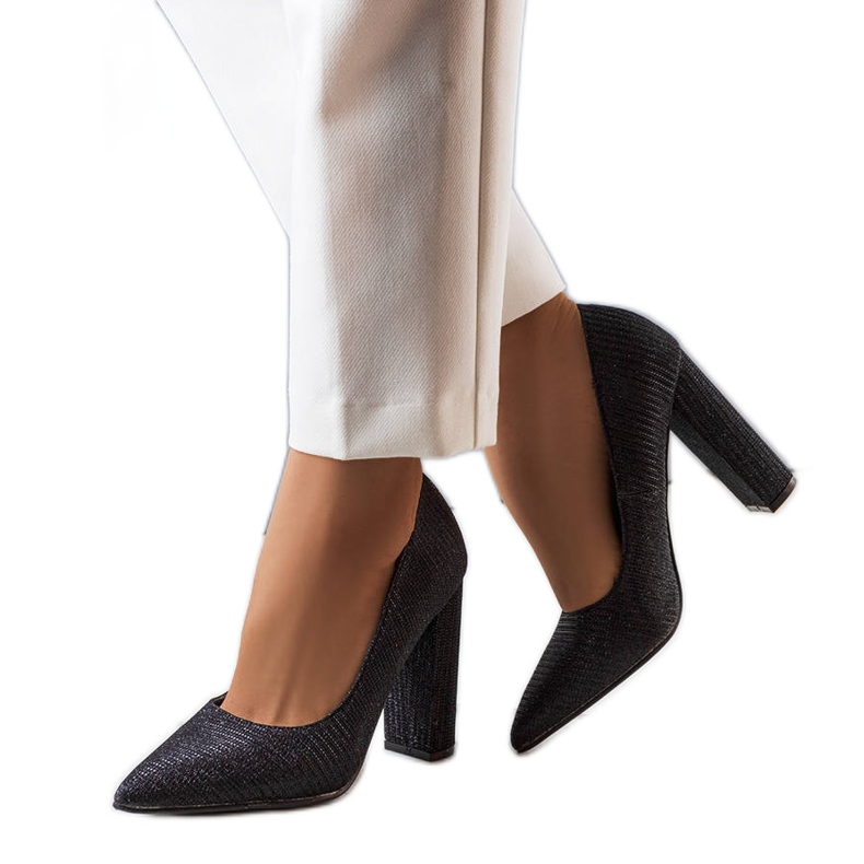 PA1 Black pumps on the Theiss post