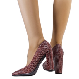 Red pumps on the Theiss post Red pumps on the Theiss post
