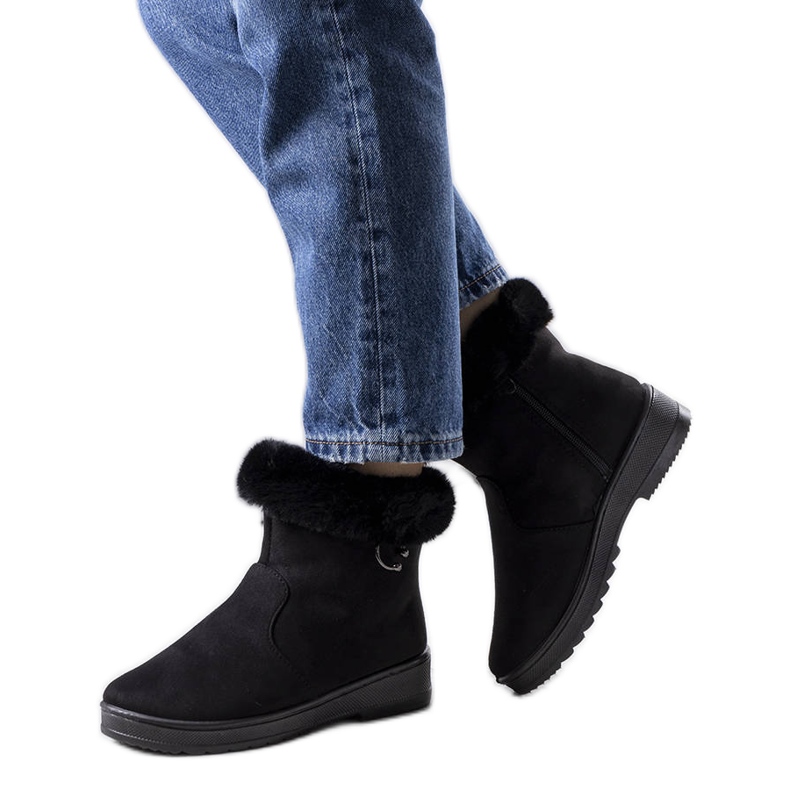 BM Black, fur-trimmed snow boots from Marvin