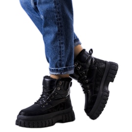 Black insulated snow boots from Ozero