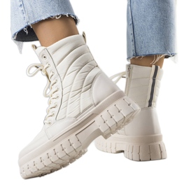 Arinna beige insulated snow boots