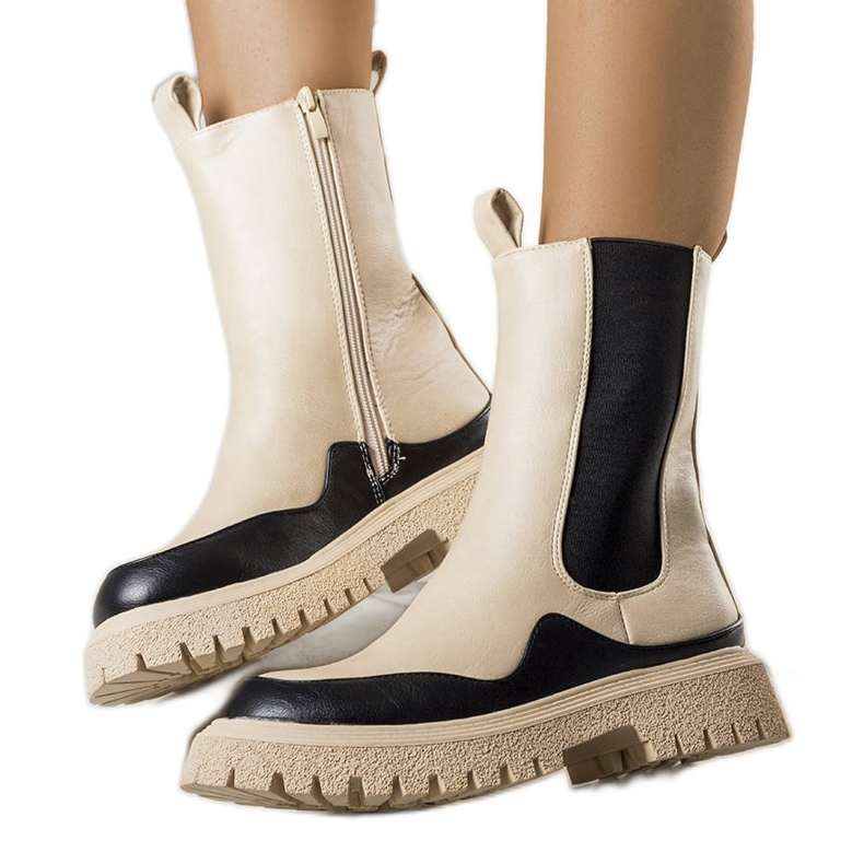 PA1 Beige and black boots from Valeris PA1 Beige and black boots from Valeris