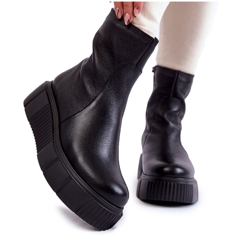 PL5 Women's Leather Boots On The Black Platform