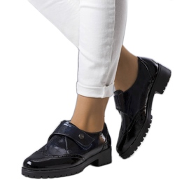 Navy blue lacquered shoes from Bateli black
