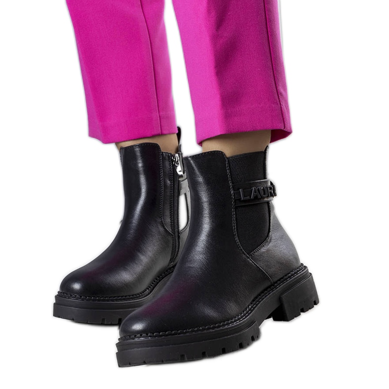 Black insulated boots from Sanso Black insulated boots from Sanso