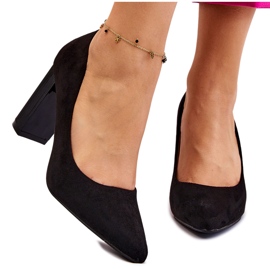 Suede Pumps On A Fashionable Heel Black Estellia