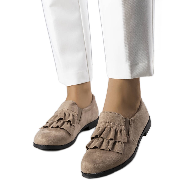 PA1 Beige pumps with a frill from Kailani PA1 Beige pumps with a frill from Kailani