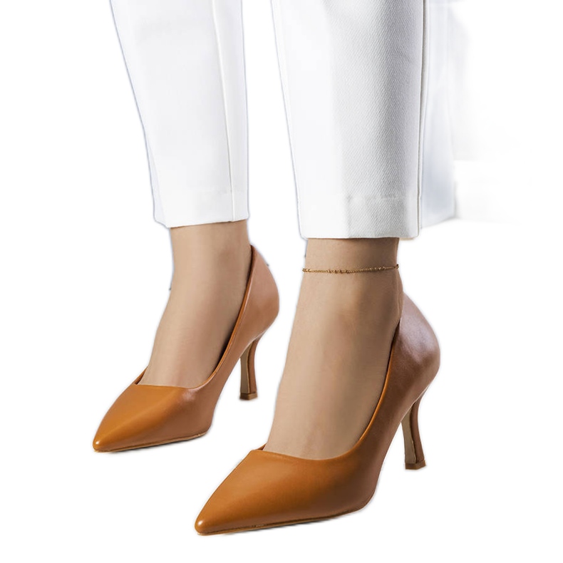 BM Brown low heel pumps from Jayda