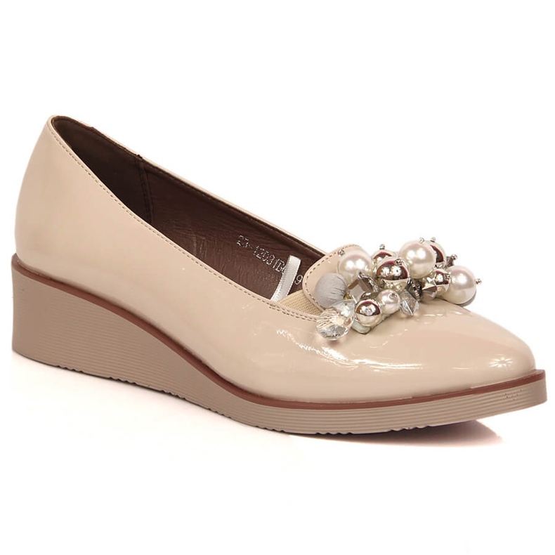 Beige lacquered wedge shoes with beads Potocki SZ12031