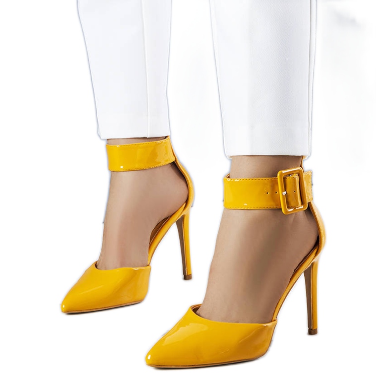 BM Sonya orange lacquered pumps