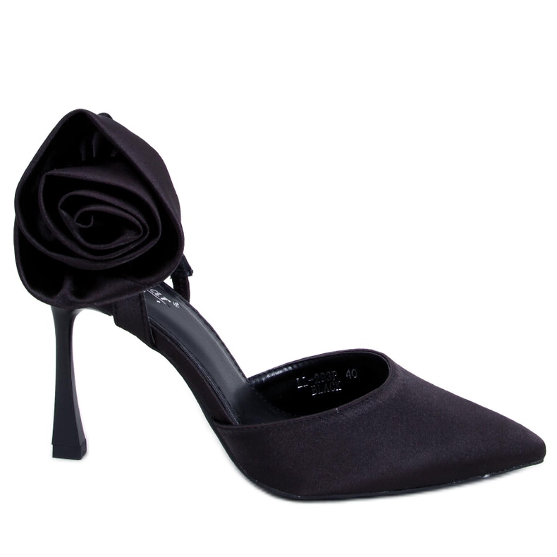 Seastar Satin pins with a Flores Black flower