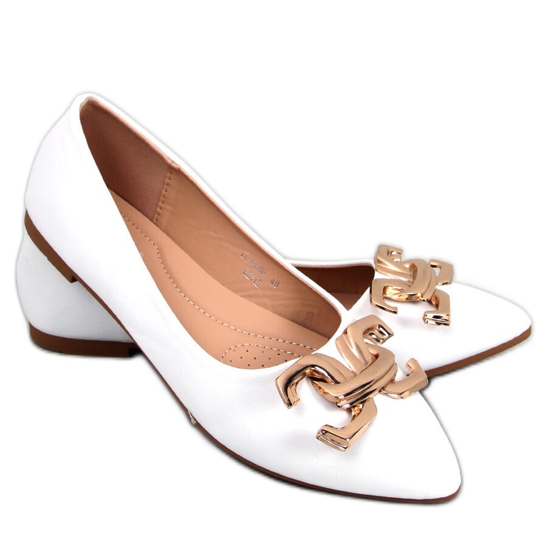 BM Elegant ballerinas with a buckle from Simona White