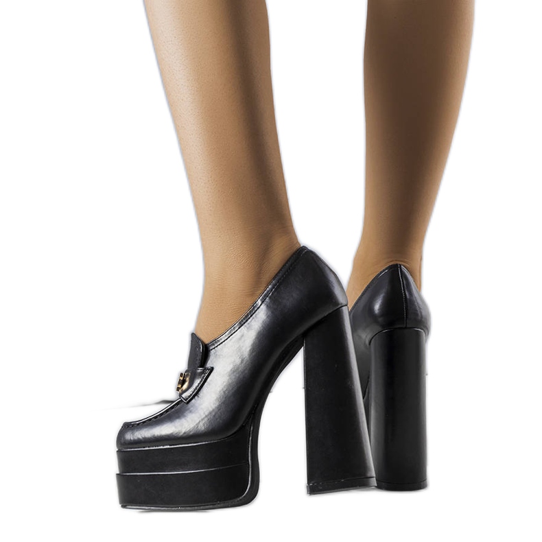 BM Black pumps on a chunky block from Janie