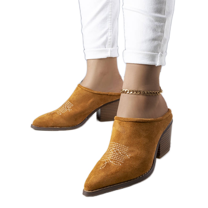 PA1 Brown slides with a built-up front from Linda