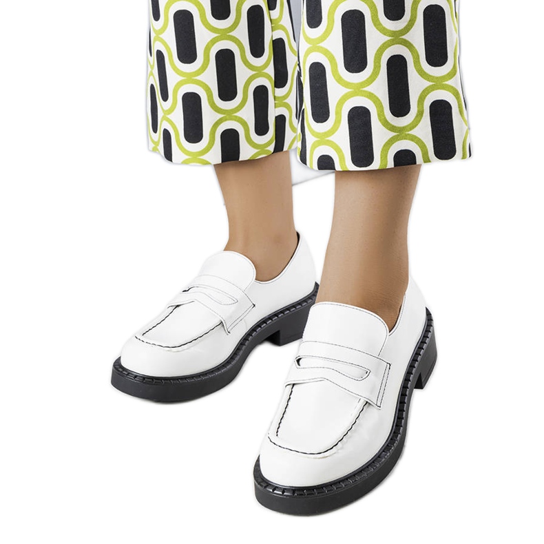 Bl&Ki Viola white lacquered shoes