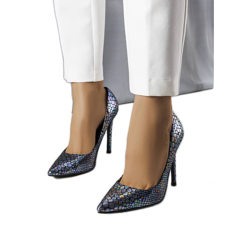 Navy blue lacquered pumps from Estelle