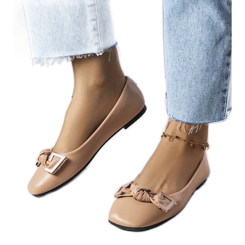 Beige ballerinas with a bow from Tabitha