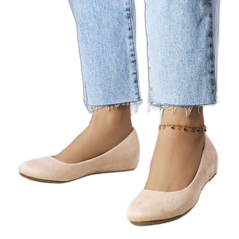 Beige ballerinas with a low wedge from Sylvia