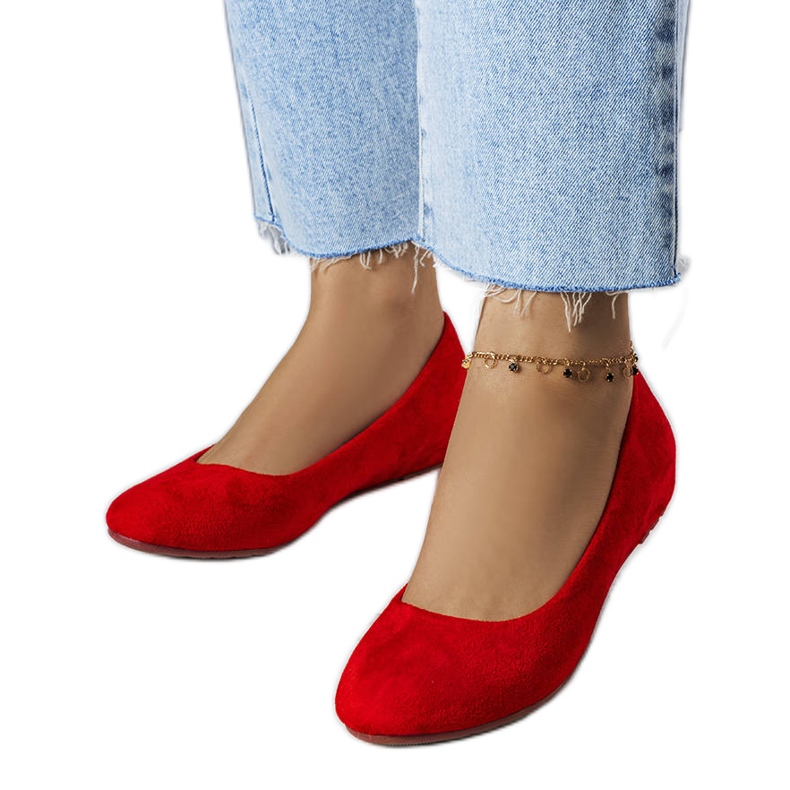 Red ballerinas with a low wedge from Sylvia