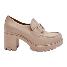Lemar Elegant shoes on a pillar with a beige Harmell decoration