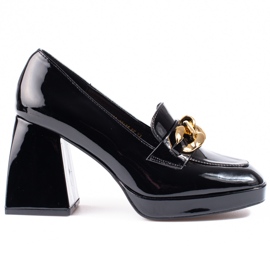 Pumps on a stable post Vinceza black