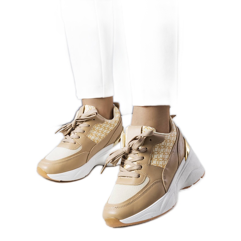 Beige sneakers decorated with the Lora monogram Beige sneakers decorated with the Lora monogram