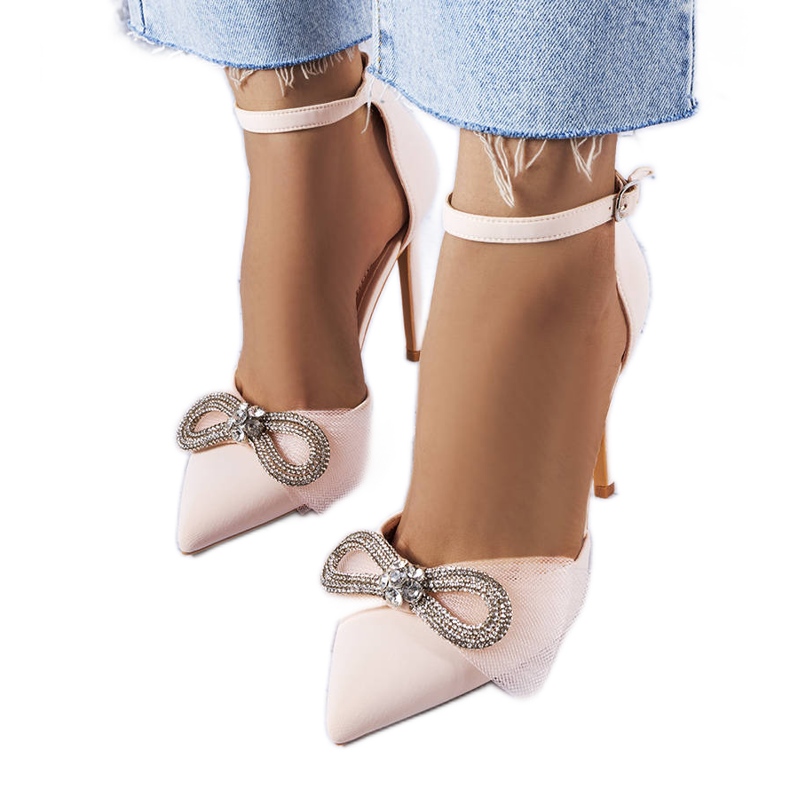 Beige pins with a bow and cubic zirconias from Bussi