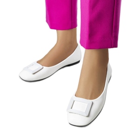White ballerinas with a Sheller buckle White ballerinas with a Sheller buckle