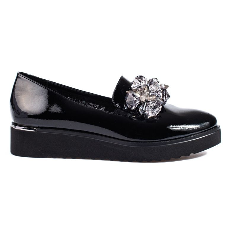 Women's moccasins on the platform lacquered Vinceza black