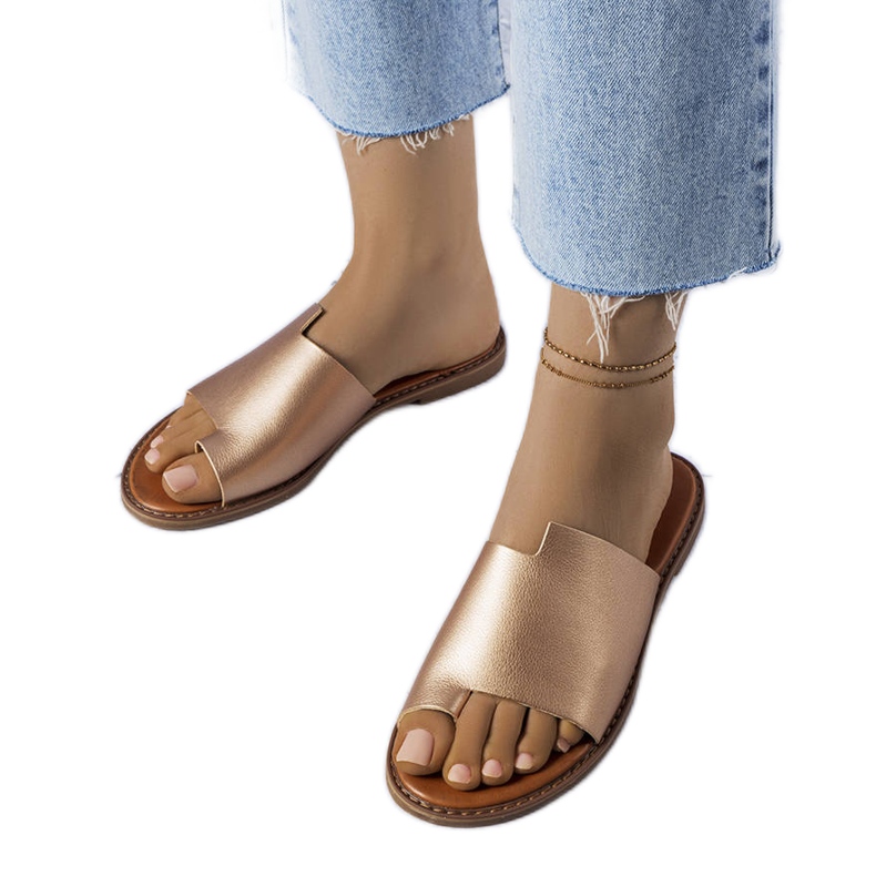 Evento Gold slippers with an irregular upper from Latourelle golden