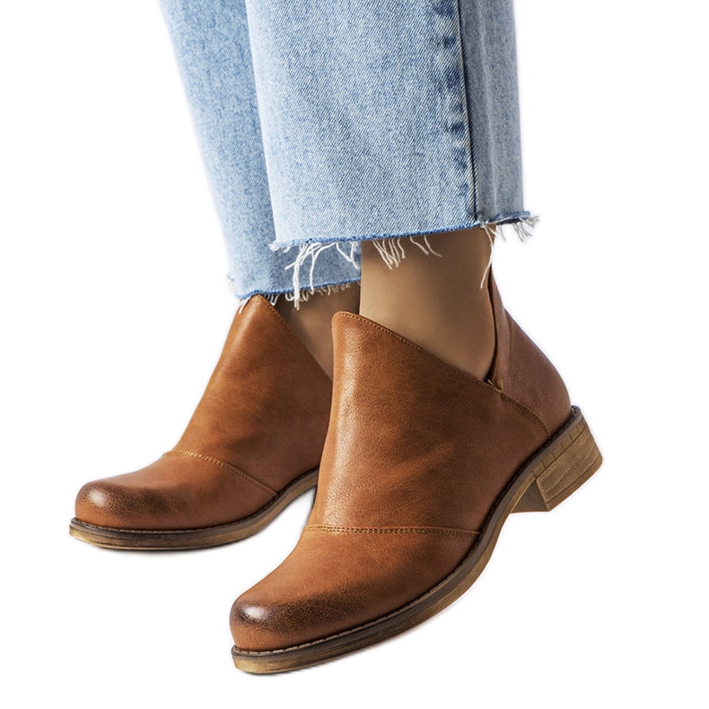 PA1 Brown boots with an irregular upper from Lacombe