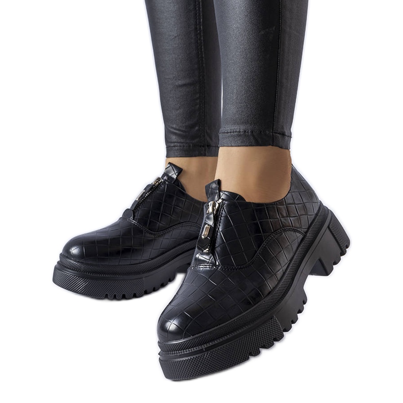 Black brogues with embossing from Travers