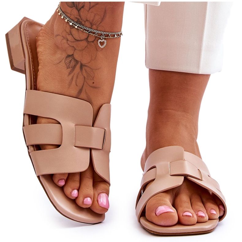 FJ1 Classic Women's Leather Slippers Beige Fendy FJ1 Classic Women's Leather Slippers Beige Fendy